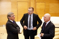 Od lewej: prof. Jerzy Posłuszny, Rektor WSPiA Rzeszowskiej Szkoły Wyższej, prof. Maciej Rogalski (Uczelnia Łazarskiego) oraz prof. Zbigniew Ćwiąkalski (WSPiA i UJ).