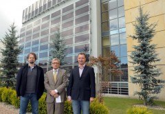 Na zdjęciu od lewej: Paweł Serafin, Prof. Jerzy Posłuszny i Dawid Cycoń