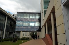 Ogniwa fotowoltaiczne na galerii łączącej Collegium Administrativum i Collegium Iuridicum