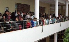 Studenci WSPiA przed kolejnym wykładem.